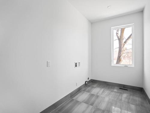 Laundry room - 23 Av. Morgan, Senneville, QC - Indoor Photo Showing Other Room