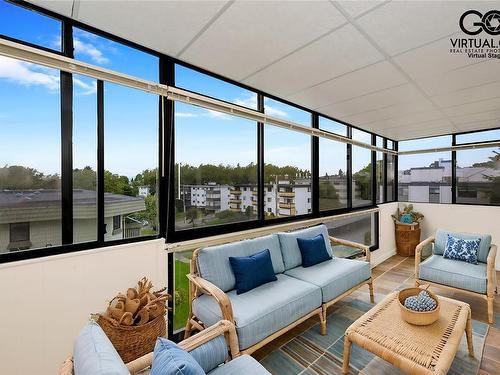 506-420 Linden Ave, Victoria, BC - Indoor Photo Showing Living Room