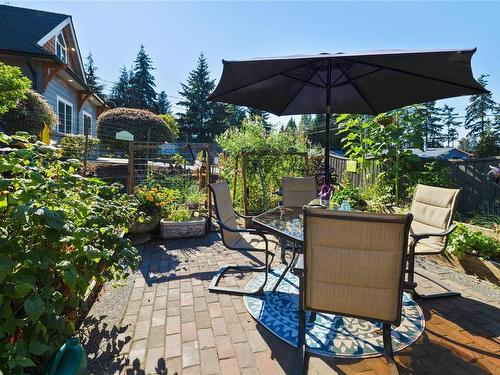 1532 Sunrise Dr, French Creek, BC 