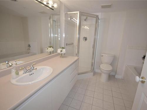 601-154 Promenade Dr, Nanaimo, BC - Indoor Photo Showing Bathroom