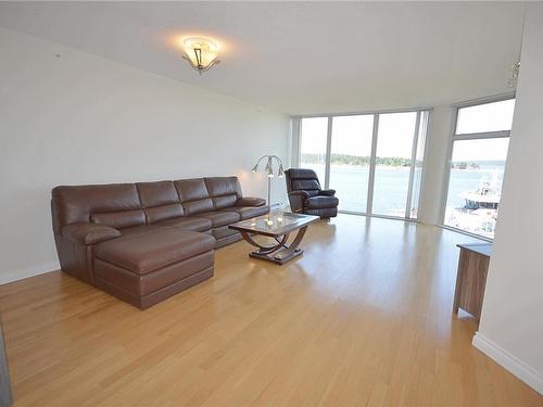 601-154 Promenade Dr, Nanaimo, BC - Indoor Photo Showing Living Room