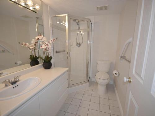 601-154 Promenade Dr, Nanaimo, BC - Indoor Photo Showing Bathroom