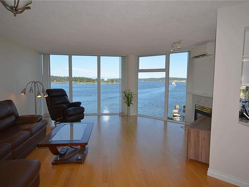 601-154 Promenade Dr, Nanaimo, BC - Indoor Photo Showing Living Room With Fireplace