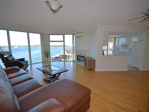 601-154 Promenade Dr, Nanaimo, BC - Indoor Photo Showing Living Room