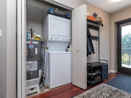 320-555 Franklyn St, Nanaimo, BC - Indoor Photo Showing Laundry Room