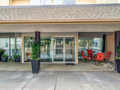 208-134 Fifth Ave, Qualicum Beach, BC - Outdoor