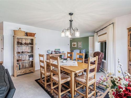 208-134 Fifth Ave, Qualicum Beach, BC - Indoor Photo Showing Dining Room