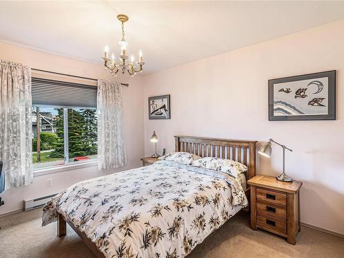 208-134 Fifth Ave, Qualicum Beach, BC - Indoor Photo Showing Bedroom