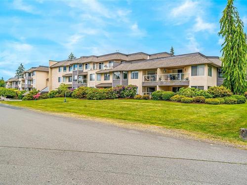 208-134 Fifth Ave, Qualicum Beach, BC - Outdoor With Balcony With Facade