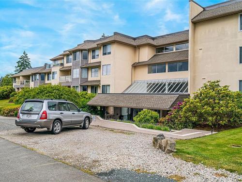 208-134 Fifth Ave, Qualicum Beach, BC - Outdoor