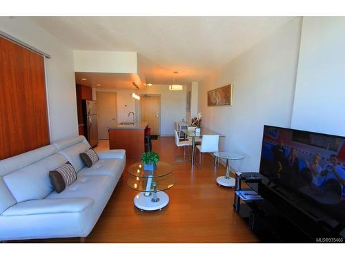 605-760 Johnson St, Victoria, BC - Indoor Photo Showing Living Room