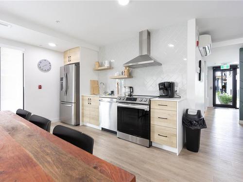 504-2469 Gateway Rd, Langford, BC - Indoor Photo Showing Kitchen