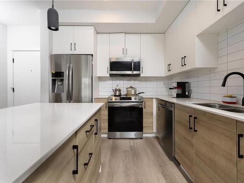 504-2469 Gateway Rd, Langford, BC - Indoor Photo Showing Kitchen With Double Sink With Upgraded Kitchen