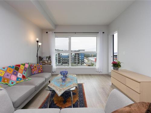 504-2469 Gateway Rd, Langford, BC - Indoor Photo Showing Living Room