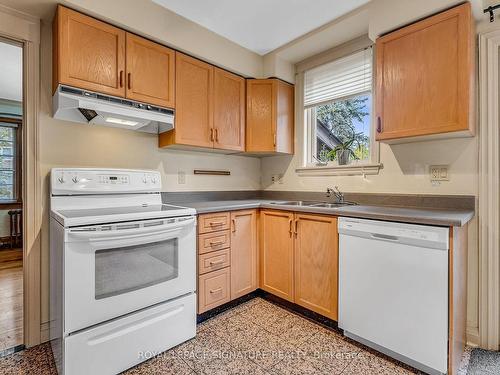 221 Hanna Rd, Toronto, ON - Indoor Photo Showing Kitchen