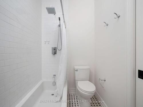 109 Manning Ave, Toronto, ON - Indoor Photo Showing Bathroom