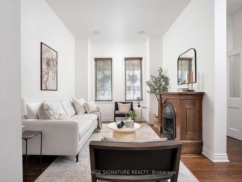 109 Manning Ave, Toronto, ON - Indoor Photo Showing Living Room