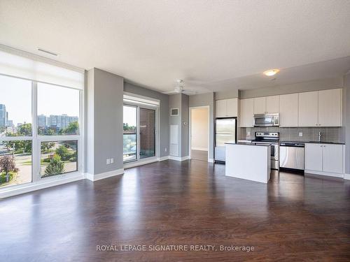 #531-7608 Yonge St, Vaughan, ON - Indoor Photo Showing Kitchen