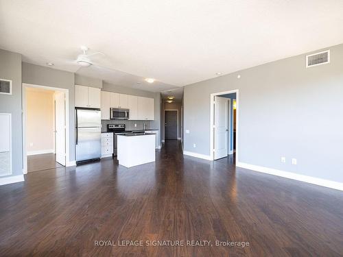 #531-7608 Yonge St, Vaughan, ON - Indoor Photo Showing Kitchen