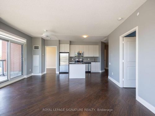 #531-7608 Yonge St, Vaughan, ON - Indoor Photo Showing Kitchen