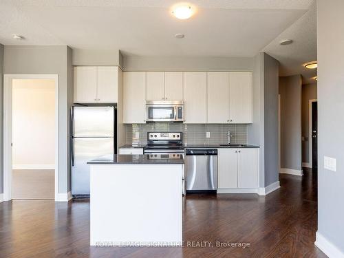 #531-7608 Yonge St, Vaughan, ON - Indoor Photo Showing Kitchen