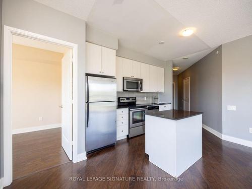 #531-7608 Yonge St, Vaughan, ON - Indoor Photo Showing Kitchen