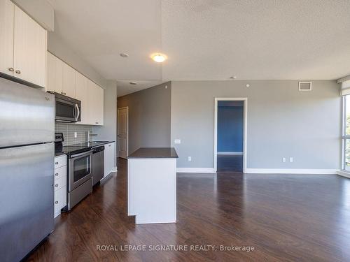 #531-7608 Yonge St, Vaughan, ON - Indoor Photo Showing Kitchen