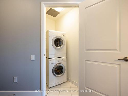 #531-7608 Yonge St, Vaughan, ON - Indoor Photo Showing Laundry Room