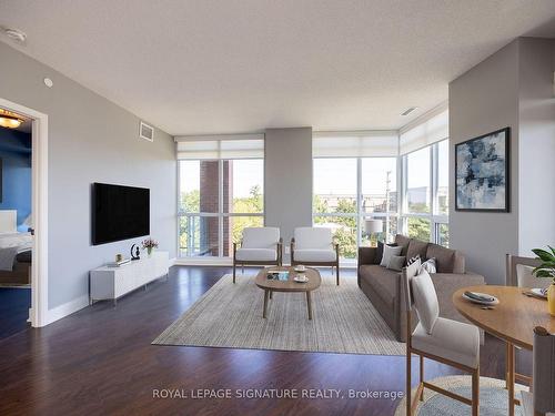 #531-7608 Yonge St, Vaughan, ON - Indoor Photo Showing Living Room