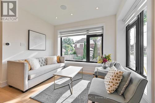 157 O'Connor Drive, Toronto (East York), ON - Indoor Photo Showing Living Room