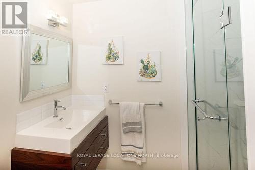 266 Spruce Street, Clearview (Stayner), ON - Indoor Photo Showing Bathroom