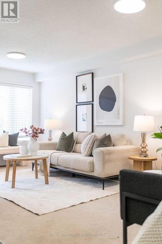 71 Westover Drive, Clarington (Bowmanville), ON - Indoor Photo Showing Living Room