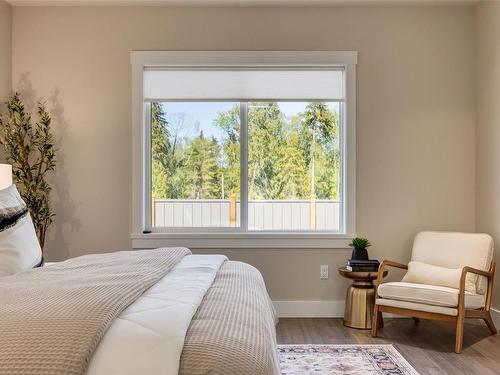 1195 Lee Rd, Parksville, BC - Indoor Photo Showing Bedroom