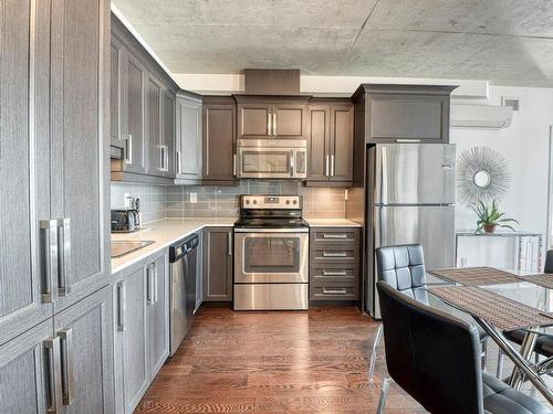 Cuisine - 505-1205 Rue Mackay, Montréal (Ville-Marie), QC - Indoor Photo Showing Kitchen With Stainless Steel Kitchen With Upgraded Kitchen