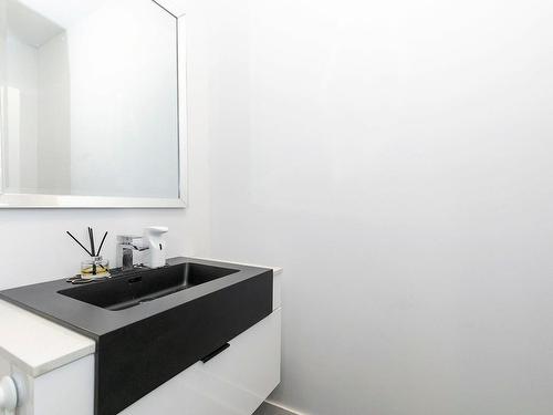 Powder room - 5353  - 5355 Rue Domville, Longueuil (Saint-Hubert), QC - Indoor