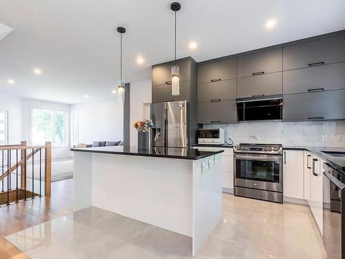 Kitchen - 5353  - 5355 Rue Domville, Longueuil (Saint-Hubert), QC - Indoor Photo Showing Kitchen With Upgraded Kitchen