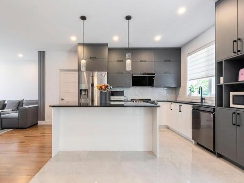 Kitchen - 5353  - 5355 Rue Domville, Longueuil (Saint-Hubert), QC - Indoor Photo Showing Kitchen With Upgraded Kitchen