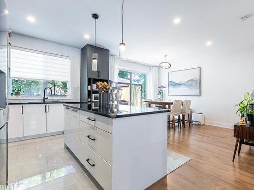 Kitchen - 5353  - 5355 Rue Domville, Longueuil (Saint-Hubert), QC - Indoor Photo Showing Kitchen With Upgraded Kitchen