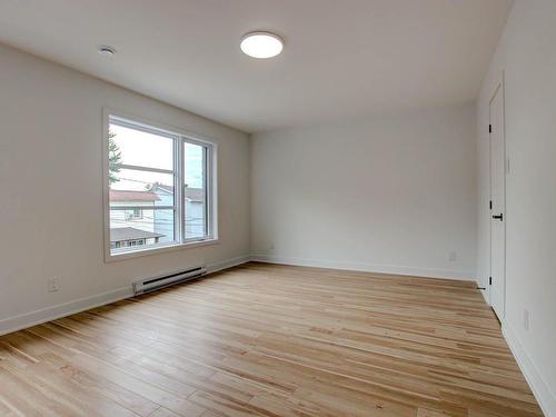 Master bedroom - 104-10 Rue Marie-Rose, Salaberry-De-Valleyfield, QC - Indoor Photo Showing Other Room