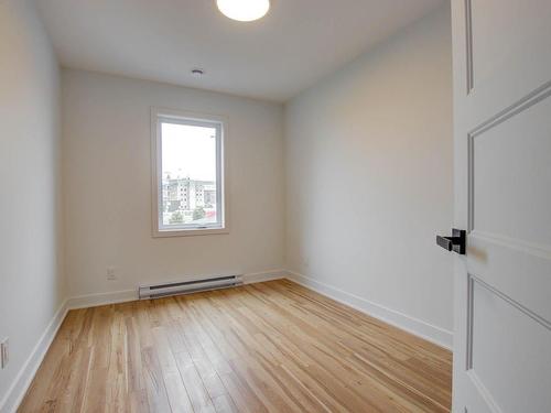 Bedroom - 104-10 Rue Marie-Rose, Salaberry-De-Valleyfield, QC - Indoor Photo Showing Other Room