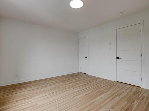 Master bedroom - 103-10 Rue Marie-Rose, Salaberry-De-Valleyfield, QC - Indoor Photo Showing Other Room