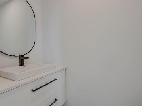 Powder room - 103-10 Rue Marie-Rose, Salaberry-De-Valleyfield, QC - Indoor Photo Showing Other Room