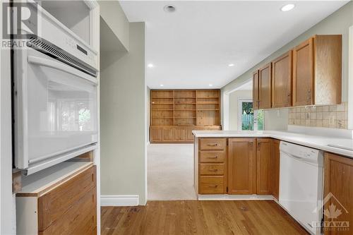 33 Riopelle Court, Ottawa, ON - Indoor Photo Showing Kitchen