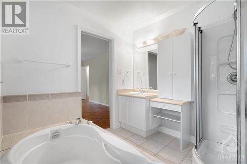 33 Riopelle Court, Ottawa, ON - Indoor Photo Showing Bathroom