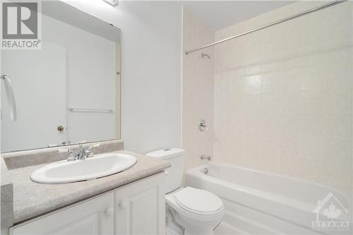 33 Riopelle Court, Ottawa, ON - Indoor Photo Showing Bathroom