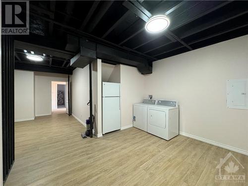 804 Hot Springs Way, Ottawa, ON - Indoor Photo Showing Laundry Room