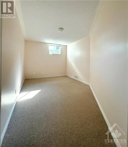 804 Hot Springs Way, Ottawa, ON - Indoor Photo Showing Other Room