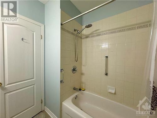 804 Hot Springs Way, Ottawa, ON - Indoor Photo Showing Bathroom