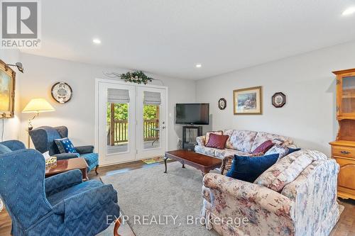 295 Station Street, North Middlesex (Parkhill), ON - Indoor Photo Showing Living Room