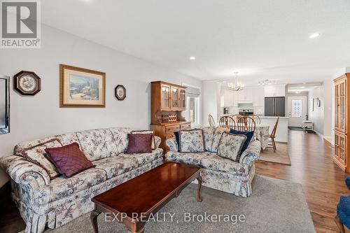 Open concept living room. - 295 Station Street, North Middlesex (Parkhill), ON - Indoor Photo Showing Living Room